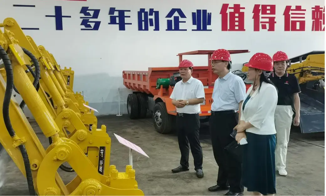 Shandong University and Sant Heavy Industry Discuss Comprehensive Strategic Cooperation in Industry-Academia-Research Collaboration.